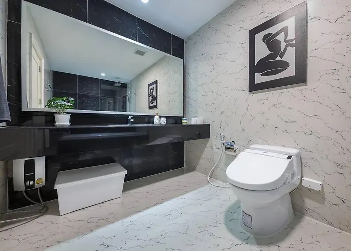 View, Big Apartment, Great Location *